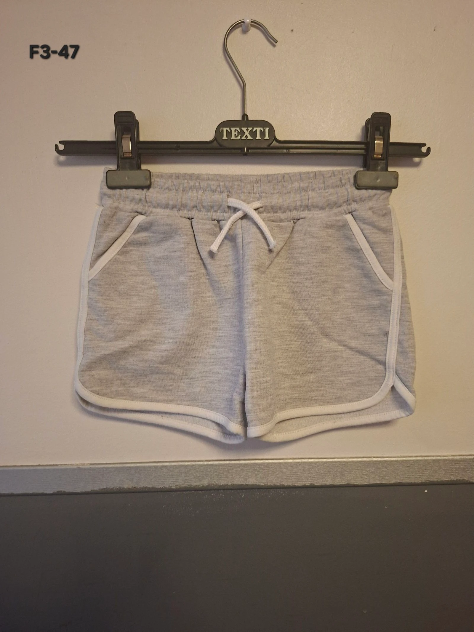 🌷F3-47🌷Short de sport PRIMARK CARE gris chiné – Taille 6/7 ans (122 cm) | Confort absolu & style décontracté🌷